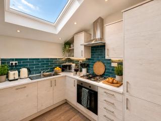 Pet-Friendly 3-Bed Home with Balcony - Walk to Beach & Golf - 6