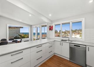 The Bach House Pet Friendly in Malua Bay managed by Batemans Bay Accom - Malua Bay - 8
