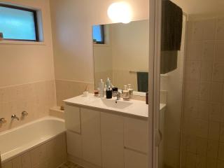 HOSTS offer HOME STAY on HIGH Queen Bed -Private Home -Private Bathroom - 8