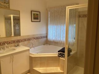 HOSTS offer HOME STAY on HIGH Queen Bed -Private Home -Private Bathroom - 7