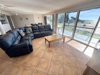 Ocean Shores Apartment 15 - Bring your own linen. - 5