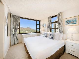 Ocean-view retreat with lanai & free parking - 7