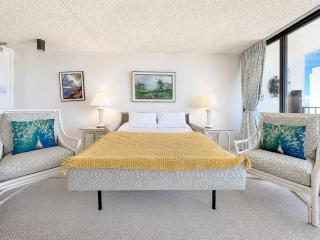 Ocean-view retreat with lanai & free parking - 1