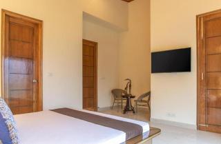 The Himalayan Mansion I Jacuzzi I Pet friendly & Serviced Villa I Open Air Lawn I Bonfire Available I Kasauli By Exotic Stays - 6