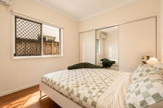 5BR Family Home - EV car point at home, 2 Master Suites - Near Sunnybank, QEII, QSAC and Griffith Uni - 1
