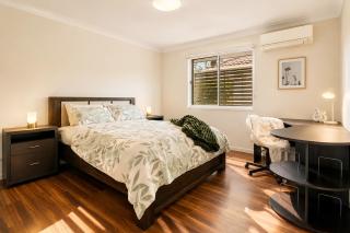 5BR Family Home - EV car point at home, 2 Master Suites - Near Sunnybank, QEII, QSAC and Griffith Uni - 2