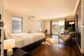 5BR Family Home - EV car point at home, 2 Master Suites - Near Sunnybank, QEII, QSAC and Griffith Uni - 8