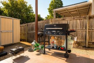 5BR Family Home - EV car point at home, 2 Master Suites - Near Sunnybank, QEII, QSAC and Griffith Uni - 5