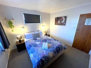 Rotorua Holiday Home - Prime Location - With Garden - 7