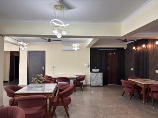 Divine India Service Apartment Near Medanta Hospital And Noida city Centre 51 Metro, Noida Sector 72 - 5