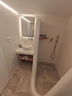 Empyreal Blue Apartments - 7