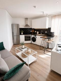 Grand Central House - Classic Two Bedroom - GibraltarStay Apartments - 2