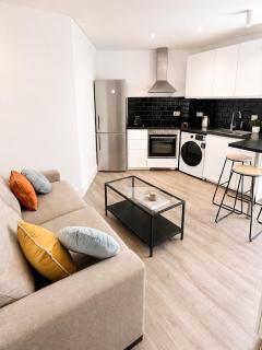 Grand Central House - Classic Two Bedroom - GibraltarStay Apartments - 3