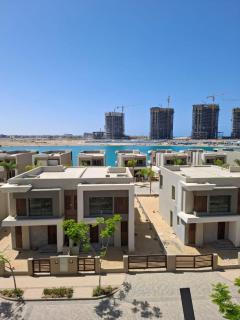 Luxury 1BR in Palm Hills Lagoon View - 3