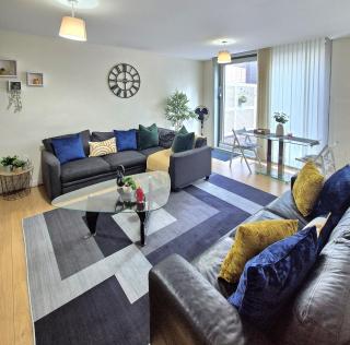 Modern Luxury City Centre Apartment Prime Location - 0