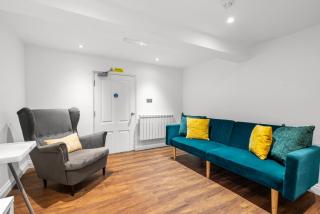 6 BR 4 Bath Central Worcester Sleeps 12 - 9
