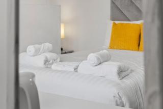 6 BR 4 Bath Central Worcester Sleeps 12 - 1