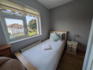 Modern Stylish 3-bed home sleeps 7 - 2