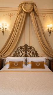 Palazzo Lari Sarzana - Historic Boutique Rooms - 4