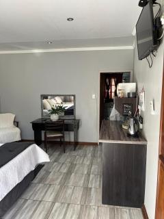Gemstone Guest House - 9
