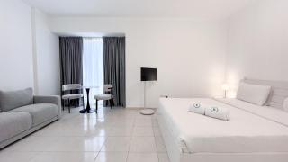 Affordable Luxury Studio in Prime Coastal Location - 2