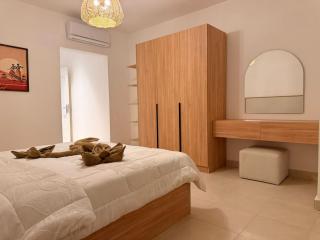 Spacious 3BR Einbay Villa with Terrace & Views - 4