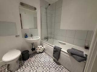 Spacious Luxury Waterfront Apartment - 2