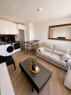 Grand Central House - Deluxe Two Bedroom - GibraltarStay Apartments - 9