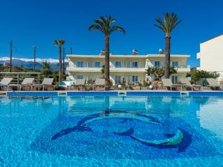GK Beach Hotel - 8
