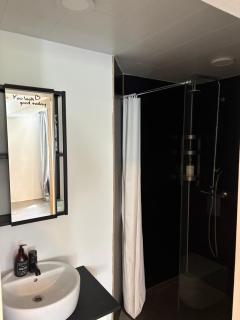 Luxury-Feel Modern Studio - 1