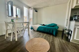 Beautiful studio with balcony near the Old Port - 1