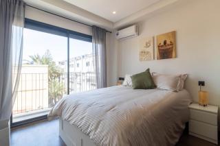 Suite Urbaine Chic avec Balcon et parking Privé - 9