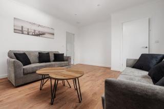 Bolton Home Hospital & Town Parking Sleeps 5 - 4