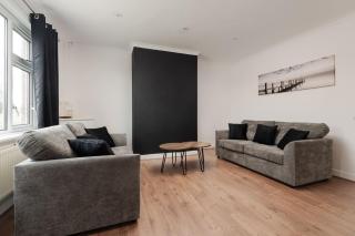 Bolton Home Hospital & Town Parking Sleeps 5 - 2