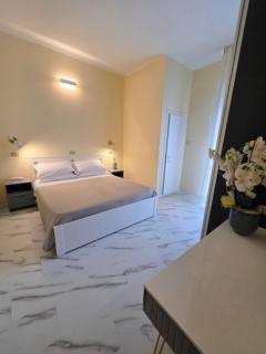 Hotel Mondial - 8