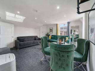 Luxurious 1-Bedroom Penthouse on Oxford Street 11G - 6