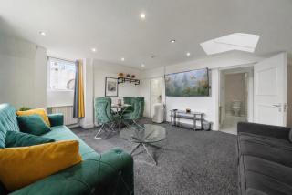 Luxurious 1-Bedroom Penthouse on Oxford Street 11G - 0