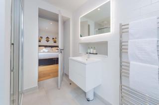 Parking - Modern - 2 Bedroom Apt - 5 Min to Centre - 6