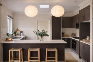 Quiet 2BR Villa, Garage Parking, 15 min to Airport & Melbourne City - 9
