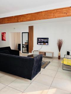 Airport Continental Guest House - 1