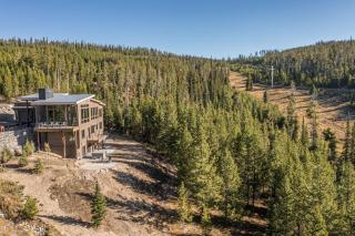 Powder Seeker Lodge - 1