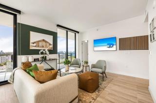 Ocean Dreams Chic 2BR Getaway Minutes from Miami's Top Attractions - 3