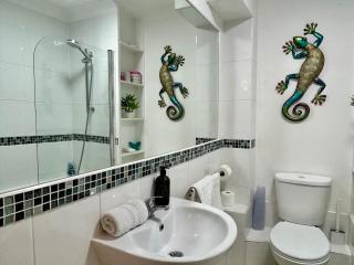2 Bed Apartment Sleeps 6 Free Van Parking Walk To Weatherspoons - 4