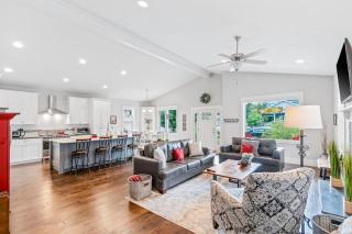 4BR Coeur d'Alene Home Firepit & Walk to Lake - 8
