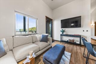 Hayden Lake 2BR Waterfront Dock Kayaks - 2