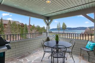 3BR Lakefront Condo Beach Pool & Lake Views - 0