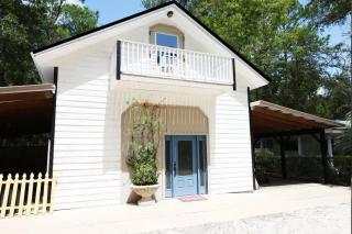 Charming Oasis - Ultimate Rustic Getaway! - 8