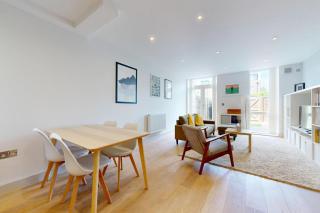 Bright 2BR Home with Private Garden Near Wimbledon - 5
