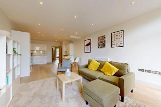 Bright 2BR Home with Private Garden Near Wimbledon - 4