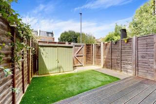 Bright 2BR Home with Private Garden Near Wimbledon - 6